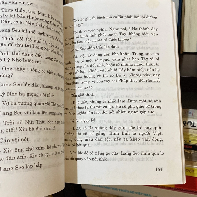 VỢ BA ĐỀ THÁM - TRUYỆN LỊCH SỬ (XB 2004) 470810