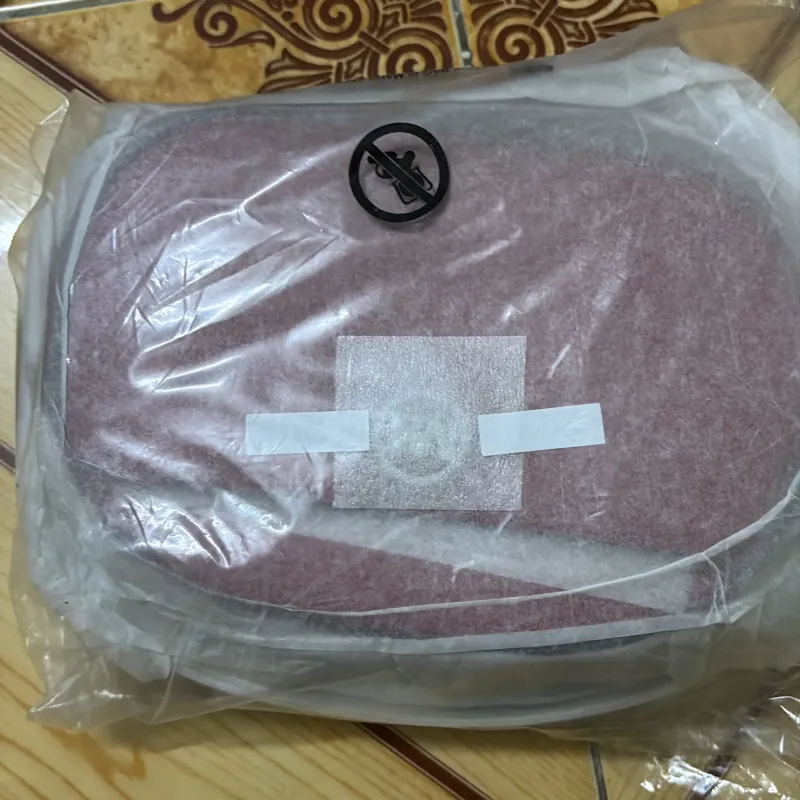 Túi MK đỏ size 19.13.6cm còn nguyên mác 1017812