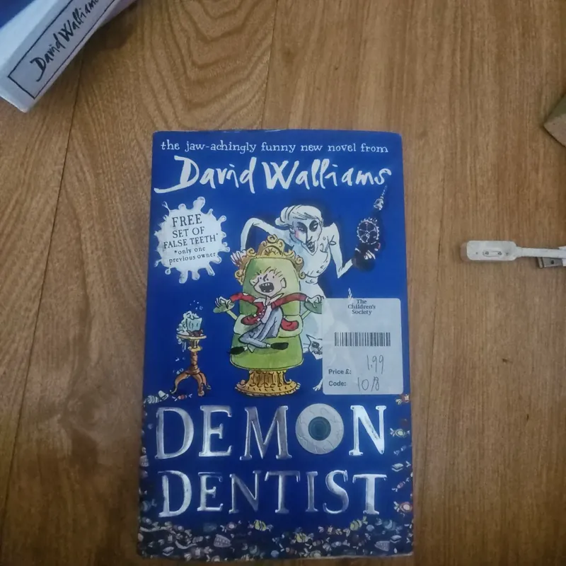Demon Dentist (bìa cứng) Giá 40k  603904