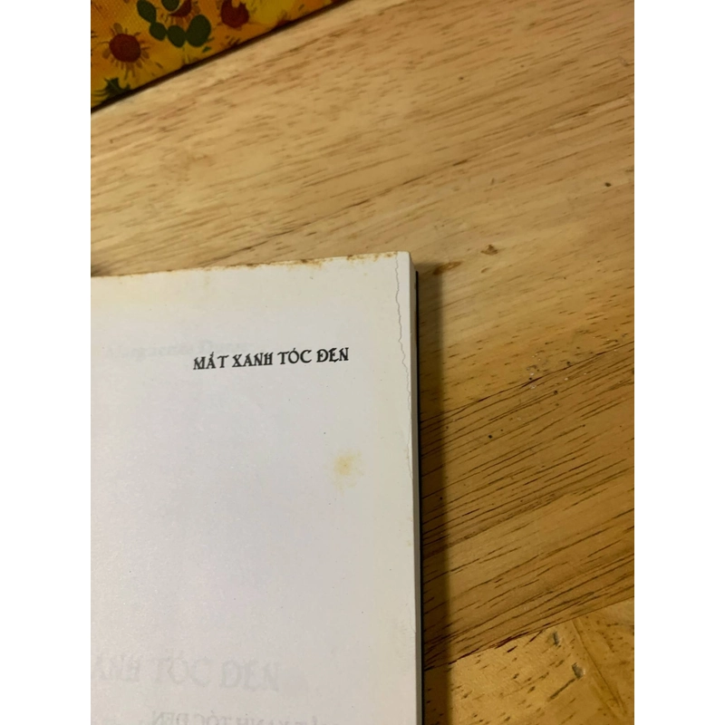 Mắt Xanh Tóc Đen - Marguerite Duras 539881