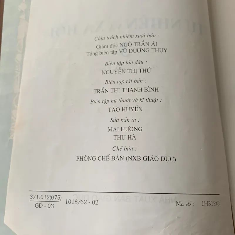 Sách giáo khoa: Tự nhiên và xã hội 3  640754