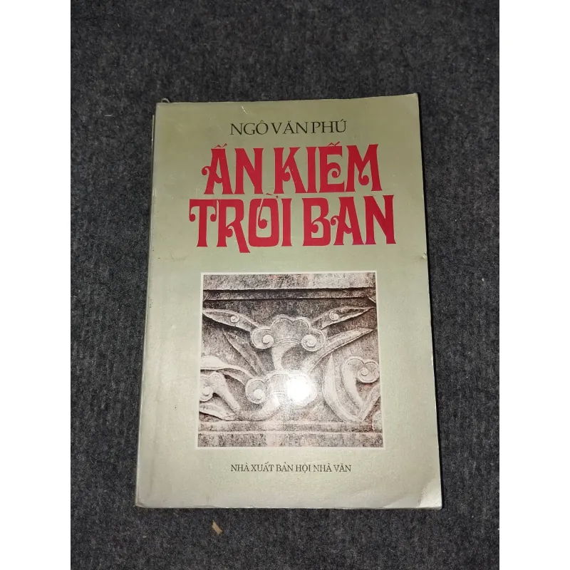ẤN KIẾM TRỜI BAN - NGÔ VĂN PHÚ 957904
