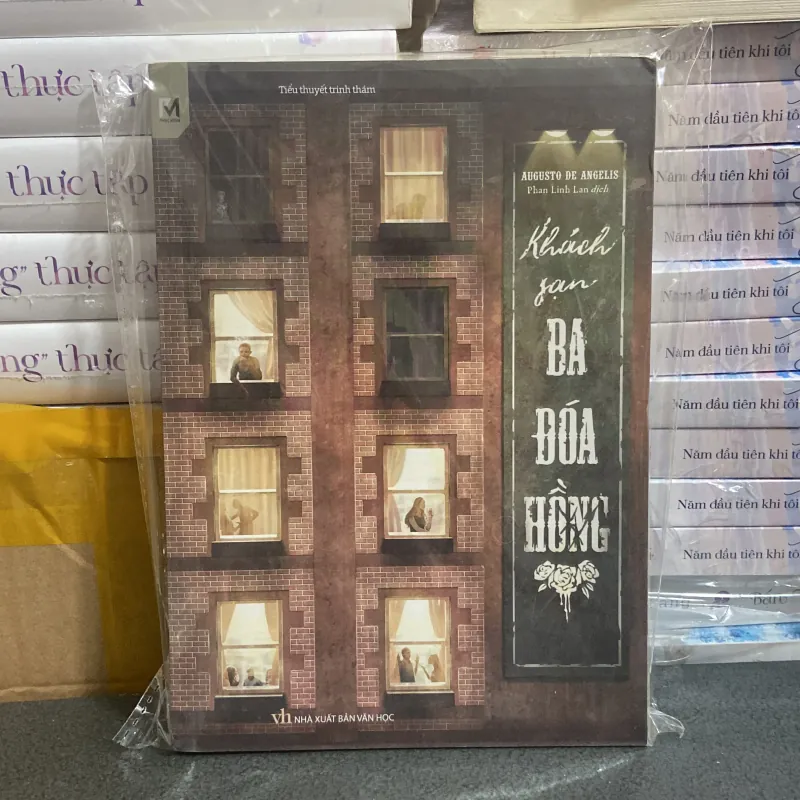 (Trinh thám) - Khách sạn ba đoá hoa hồng - Augusto De Angelis 977418