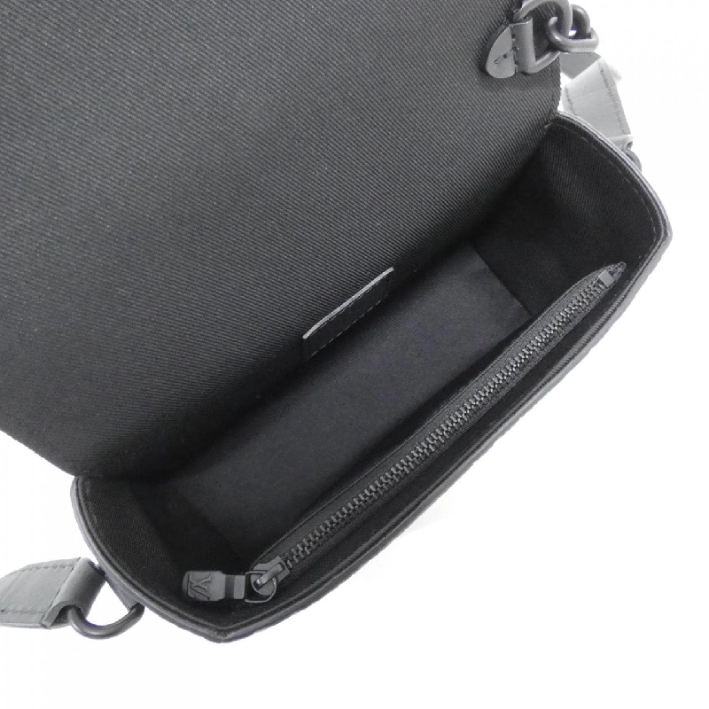 Túi đeo vai Louis Vuitton Trillon Monogram Steamer Wearable Wallet M81746 613179