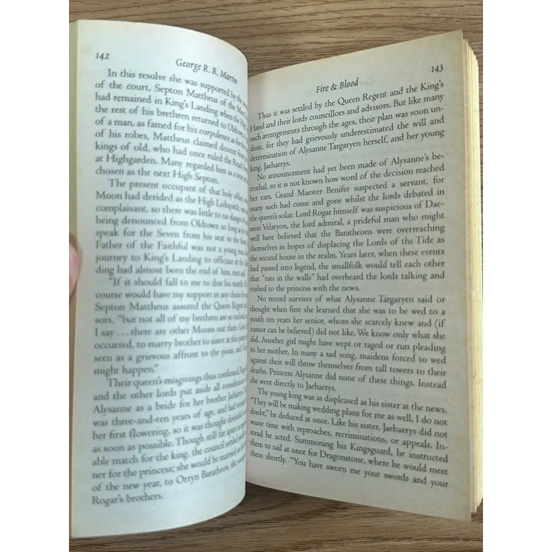 Fire & Blood - George R. R. Martin 782878
