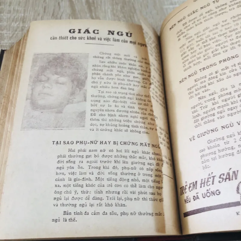 Combo sách y khoa cổ – chủ cũ đóng chung bìa cứng nhiều phần lộn xộn với nhau ( 925773