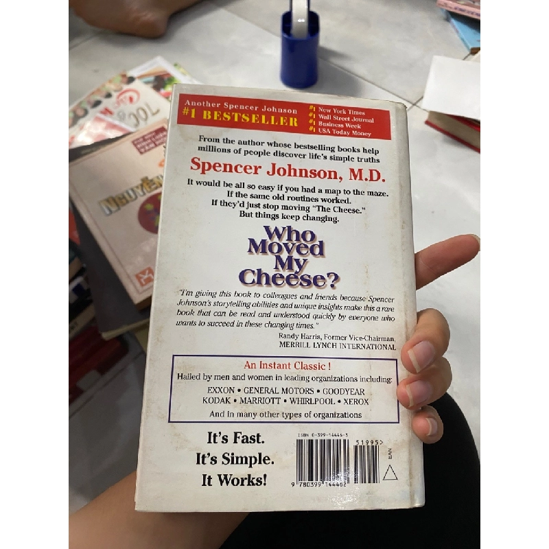 WHO MOVED MY CHEESE? : AN AMAZING WAY TO DEAL WITH CHANGE IN YOUR WORK AND IN YOUR LIFE - Dr. Spencer Johnson 140987