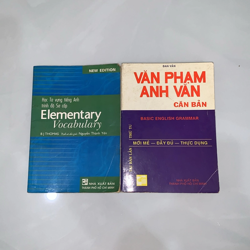 (2 quyển) Từ Vựng Tiếng Anh (trình độ sơ cấp) + Văn Phạm Anh Văn (căn bản) 398359