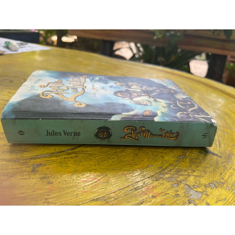 HAI VẠN DẶM DƯỚI BIỂN 530745