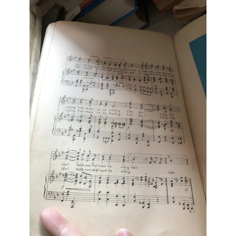 Việt Nam đất nước anh hùng  1001025