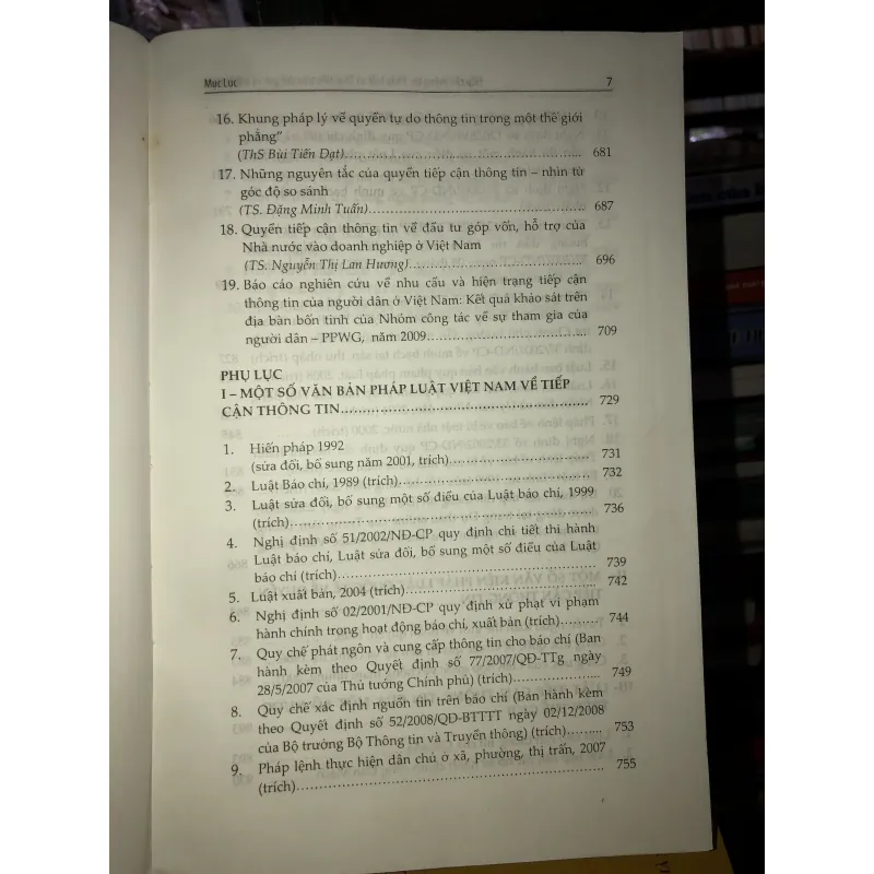 Tiếp cận thông tin: Pháp luật và thực tiễn trên thế giới và ở Việt Nam 755938