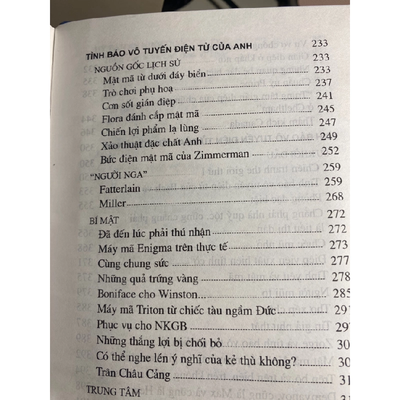 Tình Báo Vô Tuyến Điện Tử -Tác giả : B.Anin- A.Petrovich -NXB Công An ND 2004 -Bìa cứng,khổ 13x19cm,630 trang -Sách lưu kho còn mới 449846