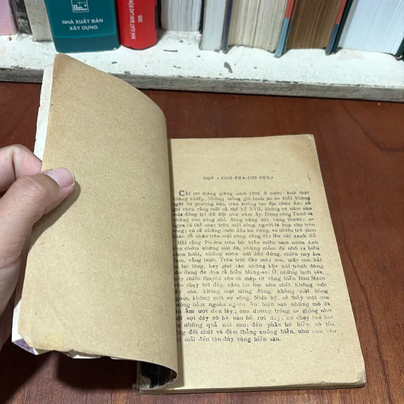 II Văn Học: Người Cười - VICTO HUYGO - 1988 751109