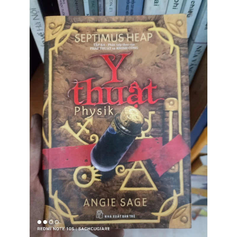 (Sách cũ SCGR) Y thuật - Septimus Heap, Angie Sage VAVO Blogmeo090426 1013833