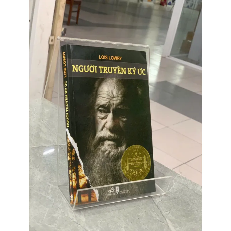 NGƯỜI TRUYỀN KÝ ỨC - LOIS LOWRY 737259