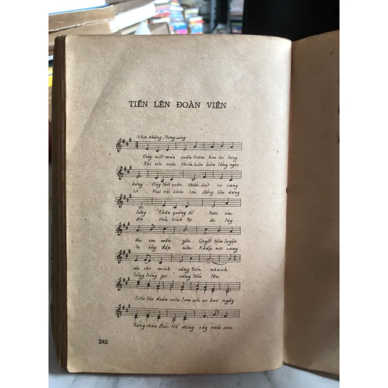 Sổ tay đội viên thiếu niên tiền phong Hồ Chí Minh  1010170