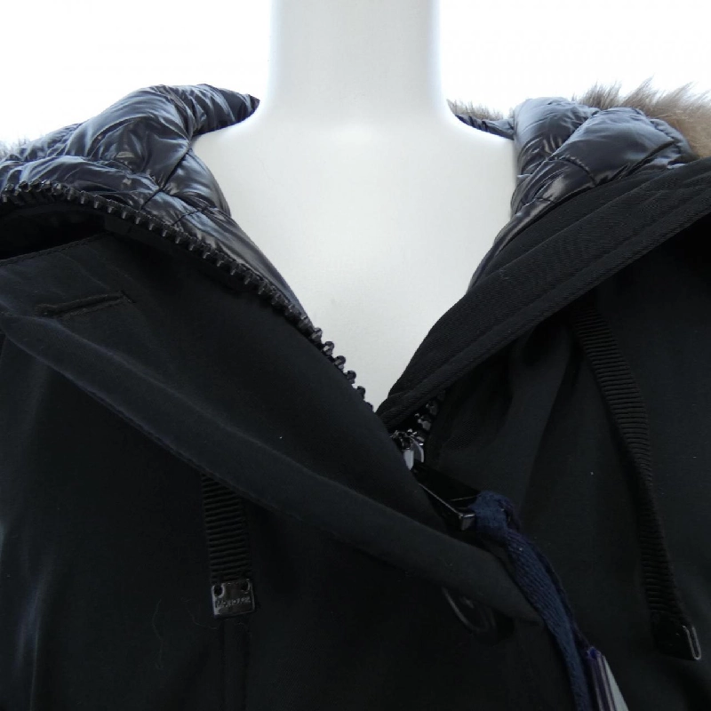 Áo khoác lông vũ MONCLER 642474