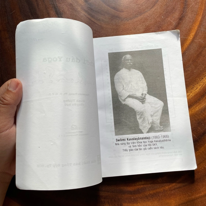 II Tựa sách: Khởi Đầu Yoga - Bác Sĩ _ Tiến Sĩ VIJAYENDRA PRATAP - 2007 446425