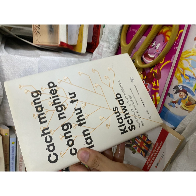 Sách cách mạng công nghiệp lần thứ tư 310714