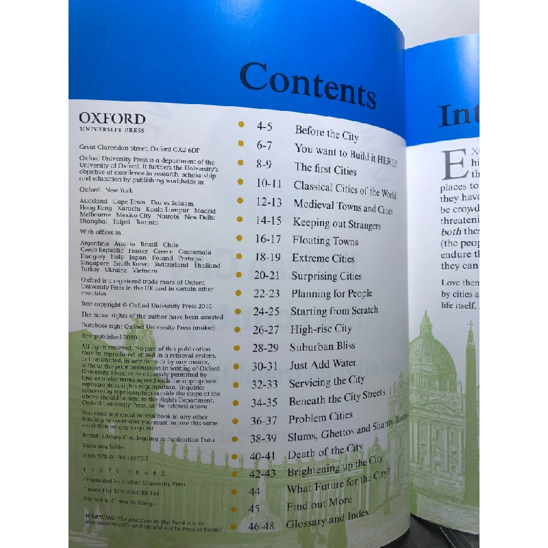 Vatican City is a Country? OXFORD mới 85% bẩn nhẹ Richard Platt HPB2707 NGOẠI VĂN 458510