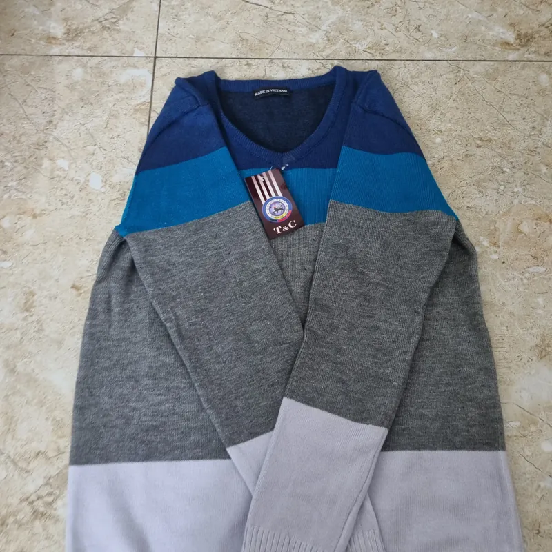Áo còn tag mới 100% 560559
