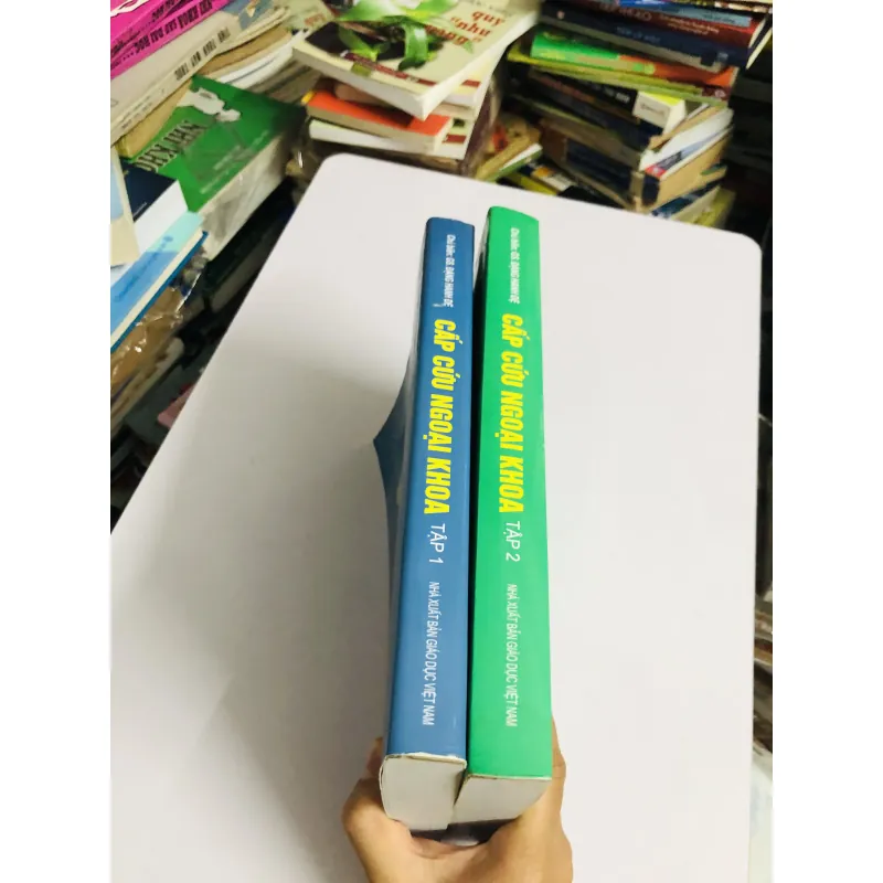 2 cuốn cấp cứu ngoại và nội khoa  758065