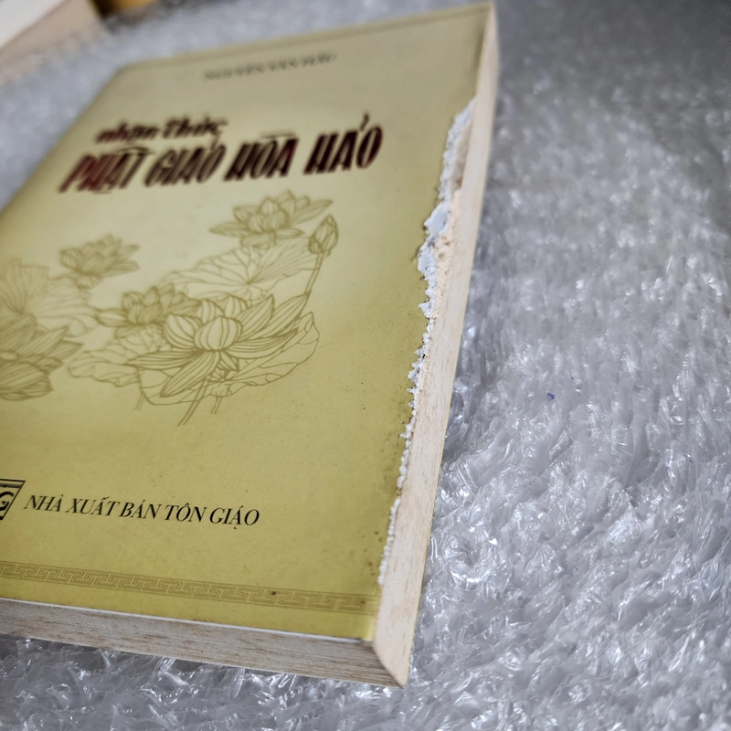 Nhận thức Phật giáo Hòa Hảo | Nguyễn Văn Hầu | xước ít mép sách như hình 469343