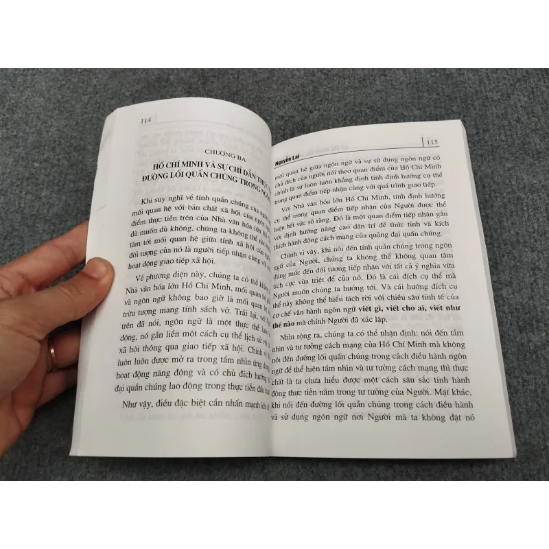 HỒ CHÍ MINH: TẦM NHÌN NGÔN NGỮ 990639