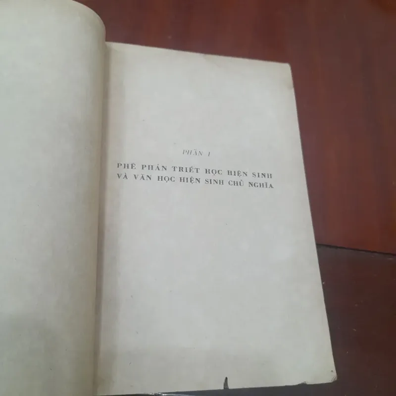 Đỗ Đức Hiểu - PHÊ PHÁN VĂN HỌC HIỆN SINH CHỦ NGHĨA 739052