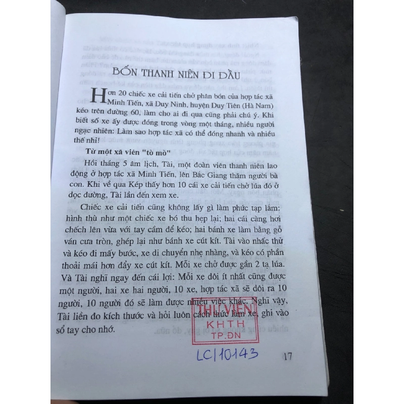 Những bông hoa đẹp mới 80% ố bẩn nhẹ có dấu mộc và viết nhẹ trang đầu 2009 Như Đàm HPB0906 SÁCH VĂN HỌC 914722