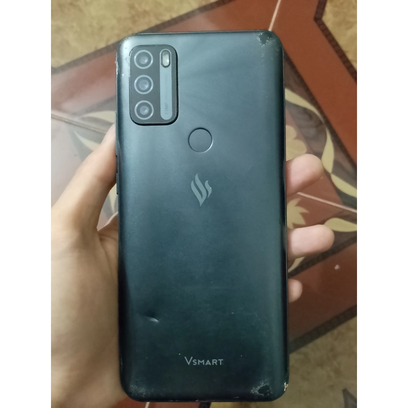 Điện thoại Vsmart Star 5 màu đen dùng tốt mặc dù vỏ xước 495454