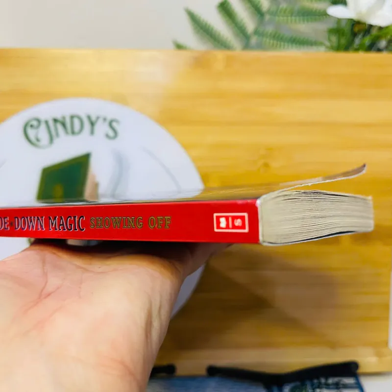 [Sách tiếng Anh 2hand] Like new 90% - Showing Off 936764