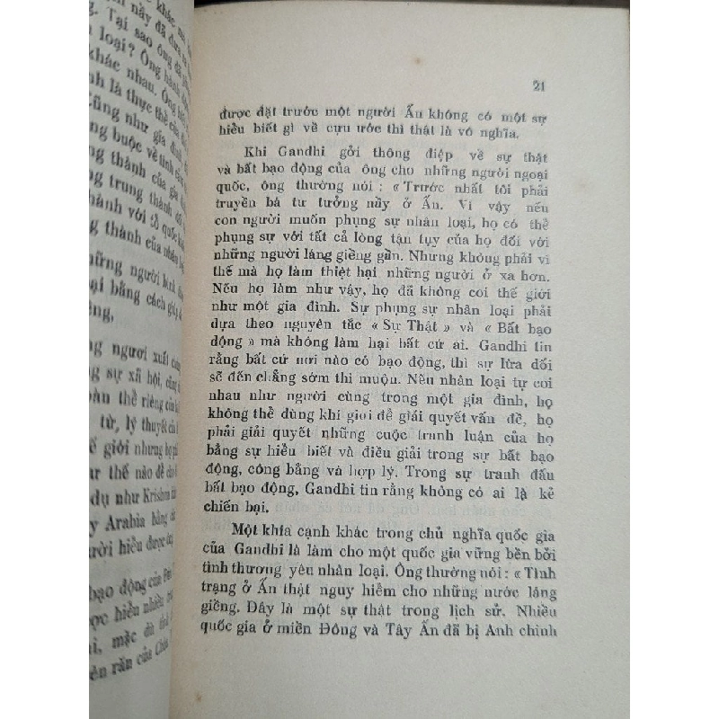 THÁNH GANDHI VÀ MỘT THẾ GIỚI - PHẠM KIM KHÁNH DỊCH 198353