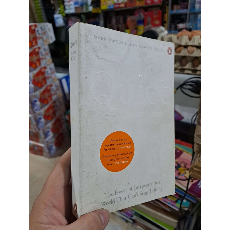 Quiet (The Power Of Introverts In A World That Can't Stop Talking) - Susan Cain - mới 80% bẩn ố - KỸ NĂNG - HCM3012 749741