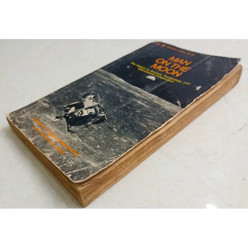 Man on the moon 🌻 723204