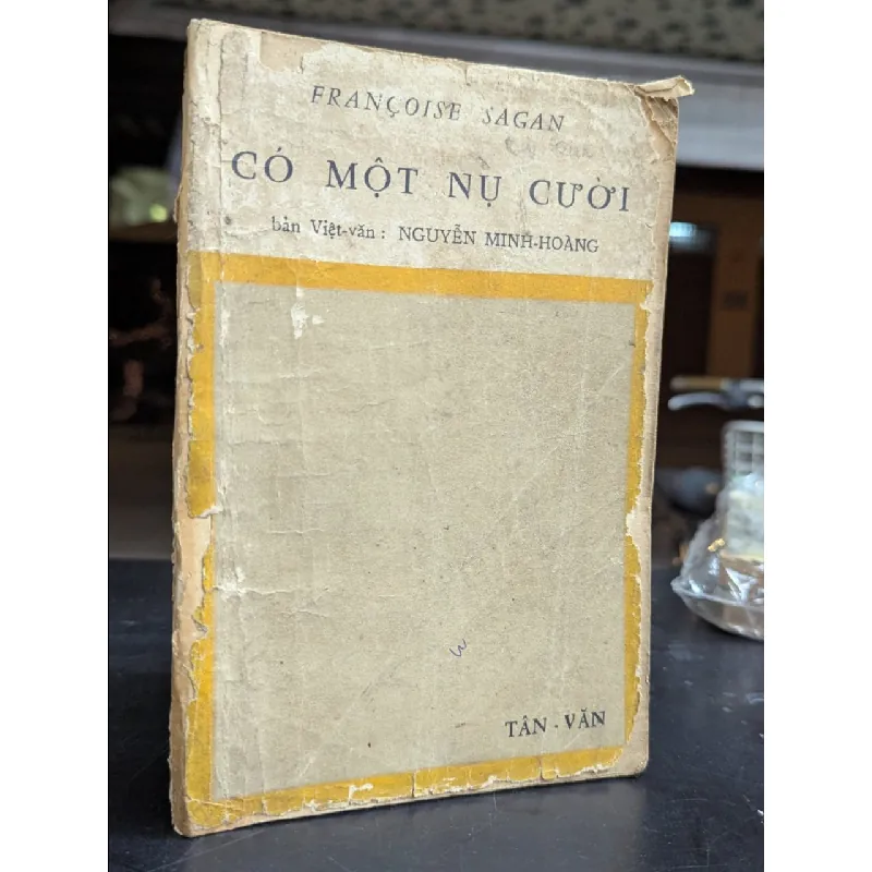 CÓ MỘT NỤ CƯỚI - FRANCOISE SAGAN 196300