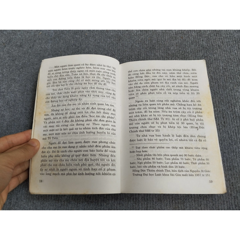 VĂN MINH ĐỜI HỒNG ĐỨC ĐẾN ĐỜI NGUYỄN 517574