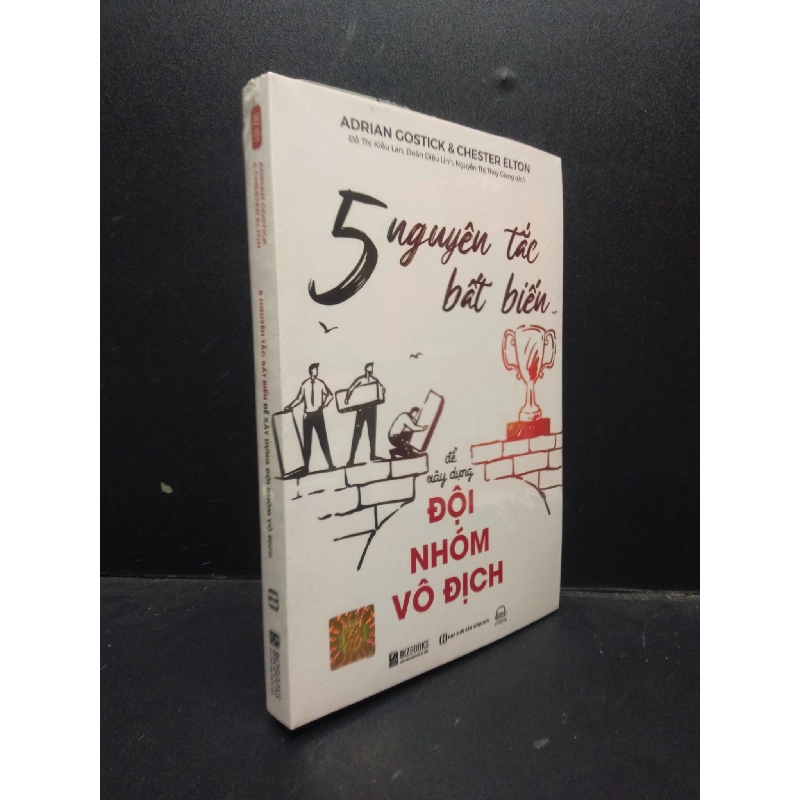5 Nguyên tắc bất biến để xây dựng đội nhóm vô địch Adrian Gostick và Chester Elton mới 100% HCM.ASB2003 kỹ năng làm việc nhóm 913606