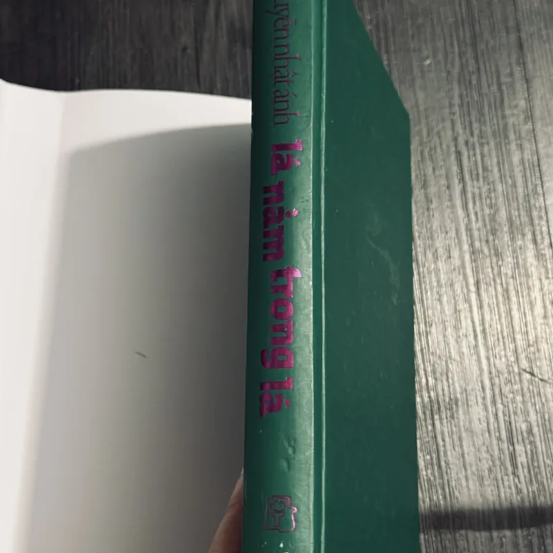 Lá nằm trong lá (bìa cứng, đọc mô tả) 689603