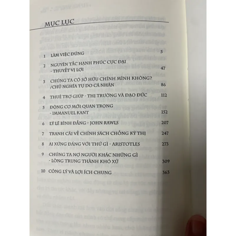 Phải trái đúng sai - Michael Sandel 1035965