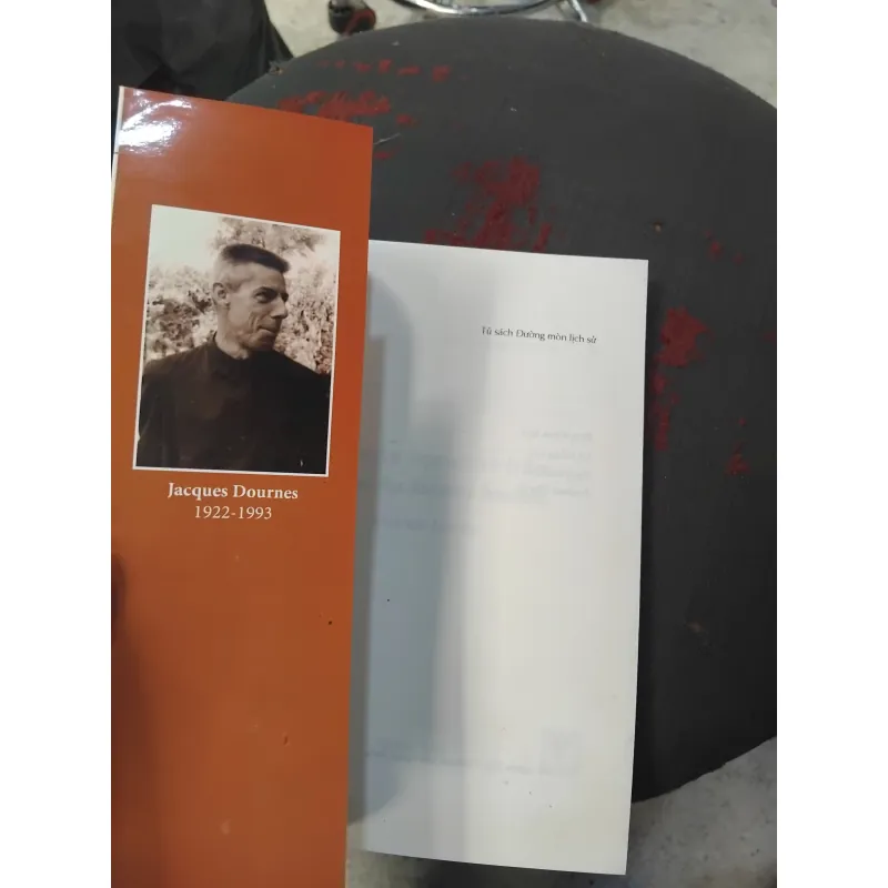 Nhà nhân học chân trần : nghe và đọc Jaques Dournes 1031040