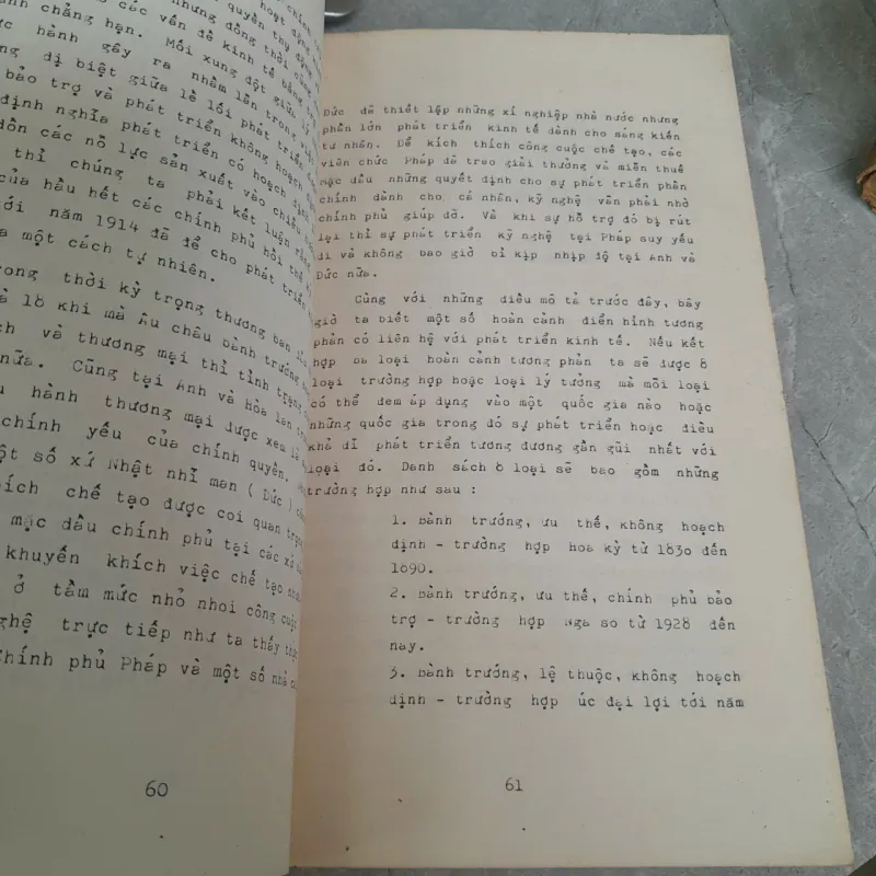 NHỮNG KHÍA CẠNH XÃ HỘI CỦA PHÁT TRIỂN KINH TẾ - BERT F. HOSELITZ 755725