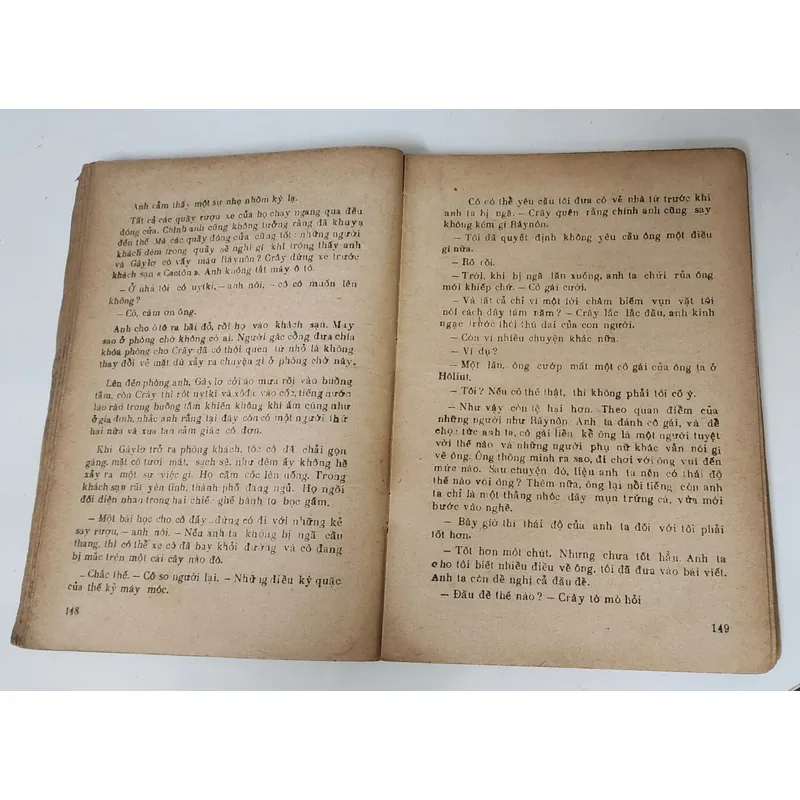 LI RƯỢU CẤM (tên gốc: “The Troubled Air”, tác giả Irwin Shaw) 716967