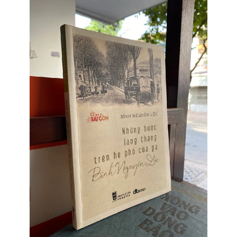 Những Bước Lang Thang Trên Hè Phố Của Gã Bình Nguyên Lộc - Bình Nguyên Lộc 127712