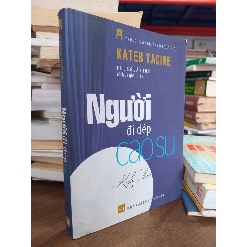 Người đi dép cao su - Kateb Yacine 496395