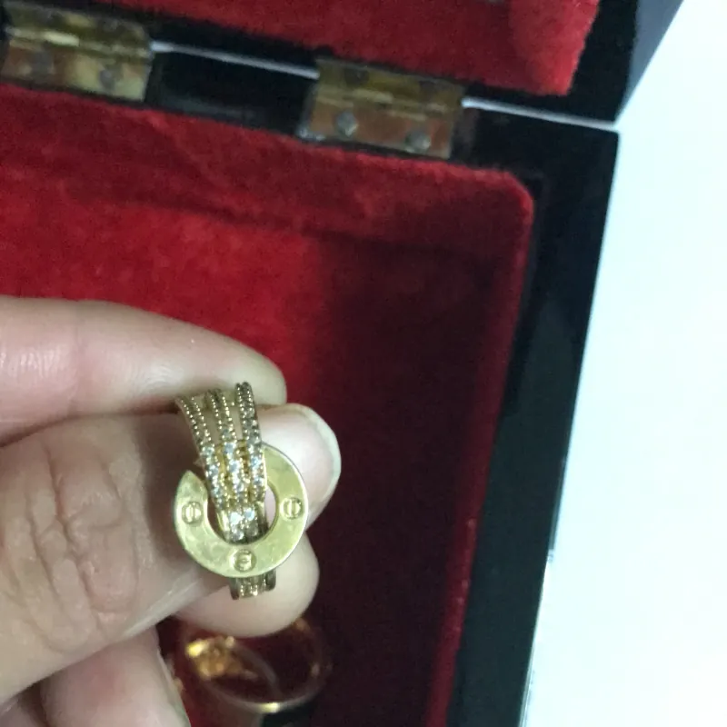 Nhẫn vừa bán vừa tặng 977319