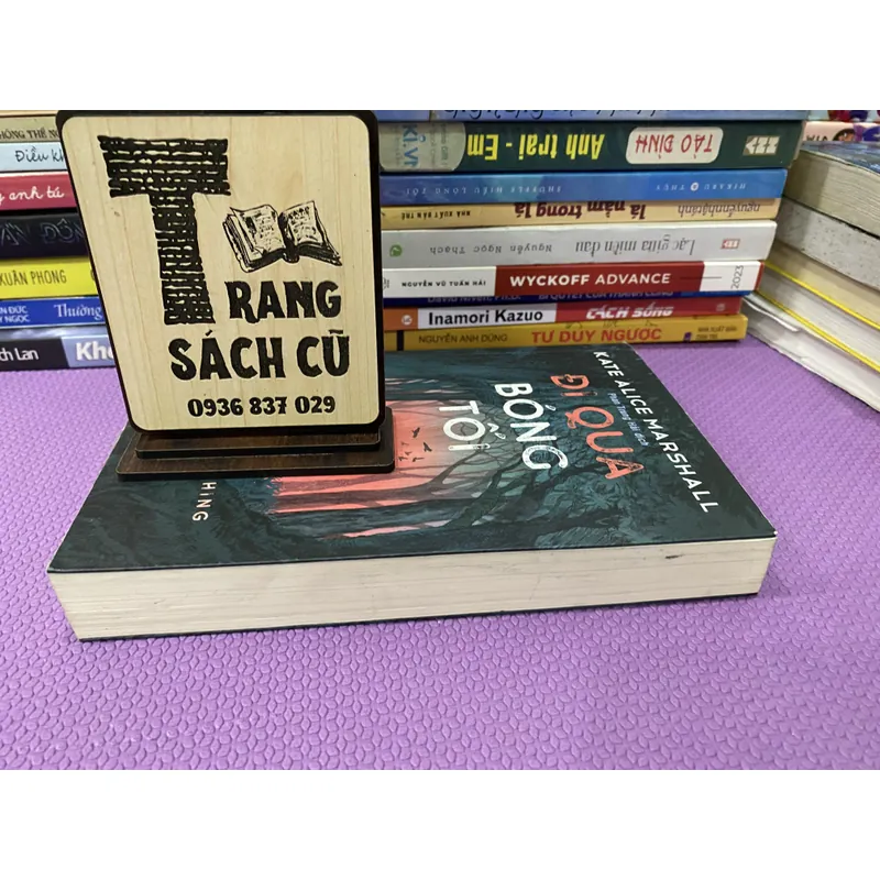 Đi Qua Bóng Tối 589139