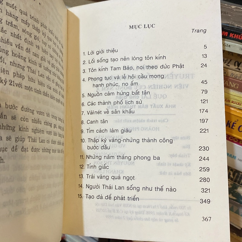 THÁI LAN - TRUYỀN THỐNG VÀ HIỆN ĐẠI (XB 1999) 470911