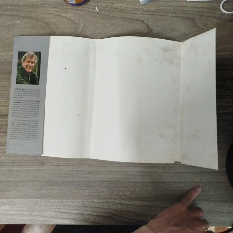 Lời thú tội của một sát thủ kinh tế-John Perkins( bìa cứng)copy 1 936898