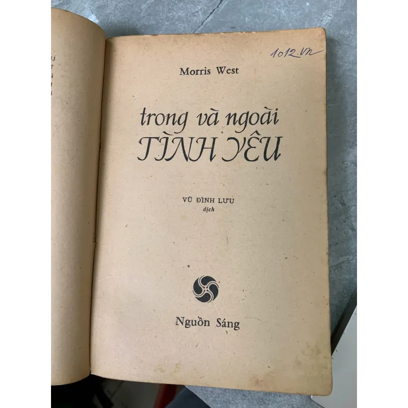 TRONG VÀ NGOÀI TÌNH YÊU - VŨ ĐÌNH LƯU (NGƯỜI DỊCH) 931097